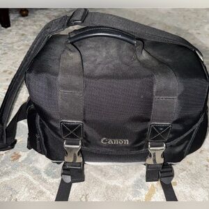 Canon Deluxe Compact Messenger Camera/Gadget Bag
